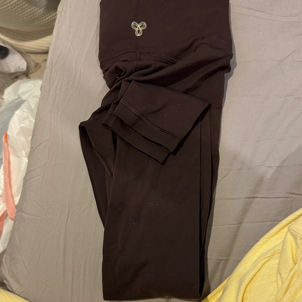 Aritzia TNA Brown High-Waist Leggings with Small Reflective Logo
